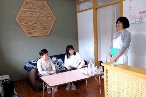 酵素風呂控室の歓談風景